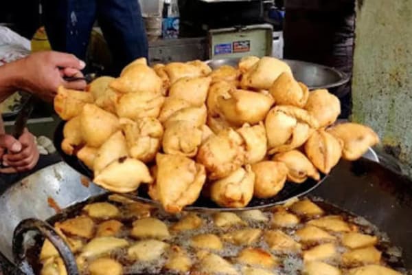 சமோசா, ஜிலேபிக்கு வந்த சோதனை; ஆபத்தான உணவு என அறிவிப்பு