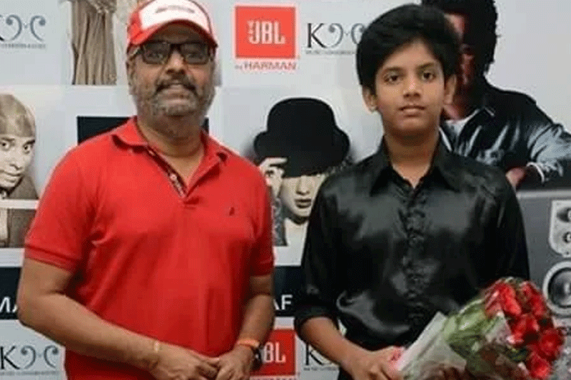 மகனுக்காக மனதை உருக வைக்கும் விவேக்கின் வரிகள்!