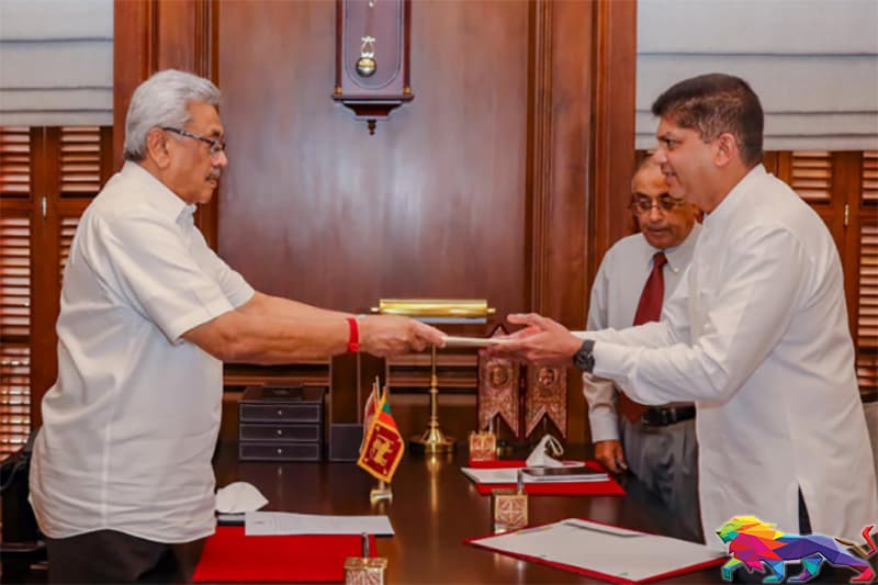பிரதமரின் கட்டளையை அடுத்து லொஹான் ரத்வத்த இராஜினாமா!