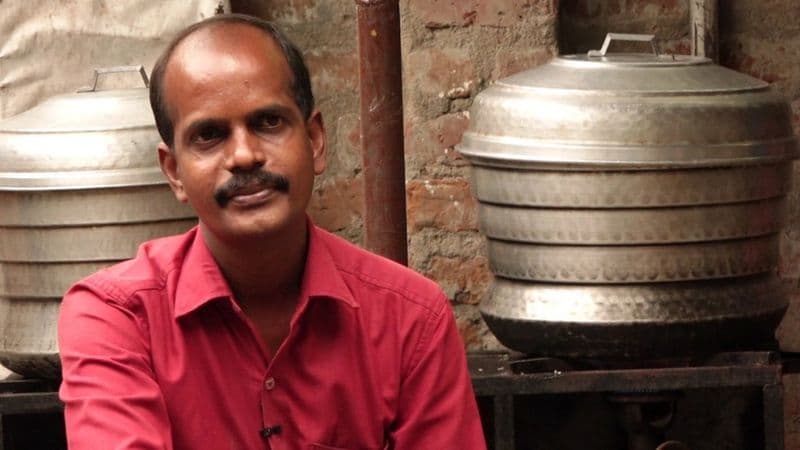 ஸ்டுடியோவை இடியப்ப கடையாக மாற்றிய புகைப்பட கலைஞர்!