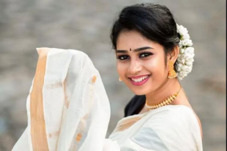 'ஜிமிக்கி பொண்ணு' பாடலுக்கு ஆட்டம் போட்ட பிக்பாஸ் ஜனனி