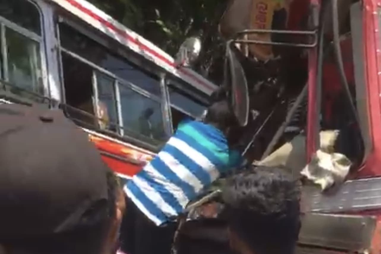 மாவனல்ல விபத்தில் ஒருவர் பலி: 23 பேர் காயம்