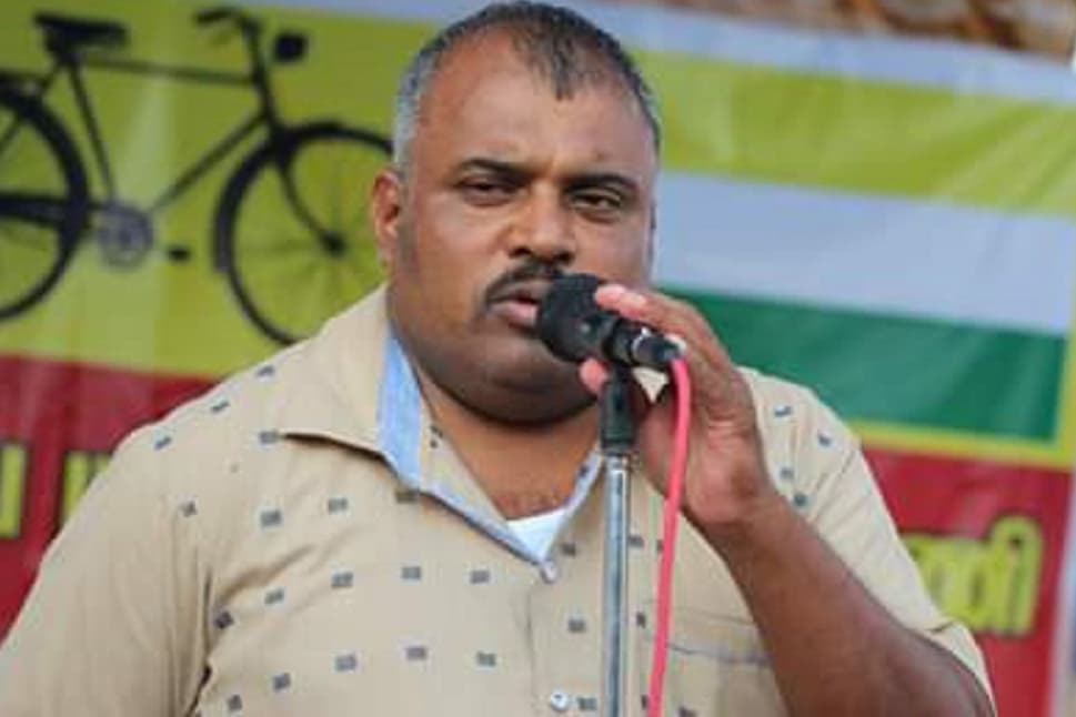 'ராஜபக்ஷர்களின் முதுகில் சவாரி செய்யும் ரணில்'