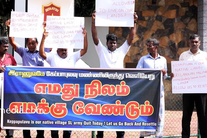 இராணுவத்தை வெளியேறக் கோரி கேப்பாபுலவு மக்கள் போராட்டம்