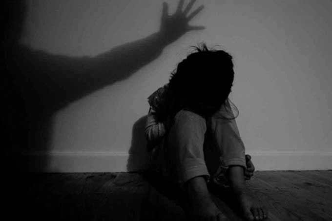 7 வயது சிறுமி துஷ்பிரயோகம்..! தந்தை, மாமா கைது!
