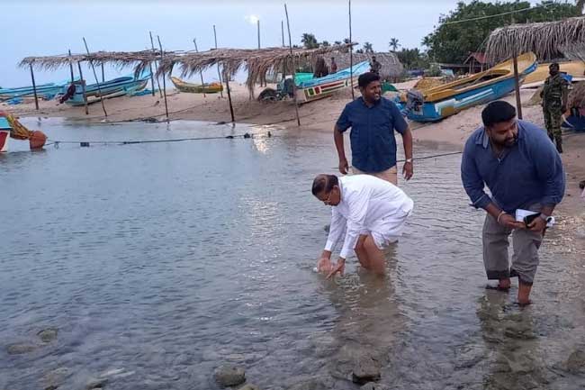 யாழ் மாவட்ட கடற்றொழிலாளர்களை சந்தித்த மைத்திரி