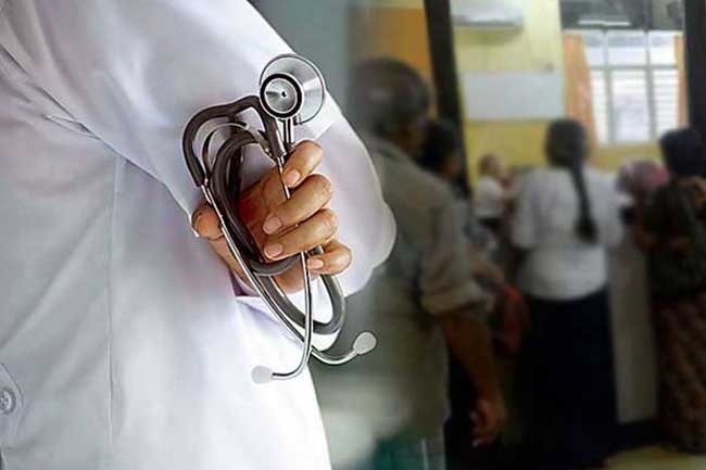 வைத்தியா்கள் இருவருக்கு இடையில் மோதல்