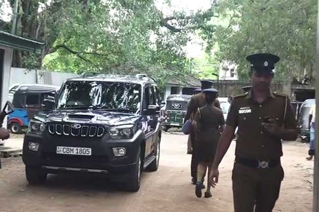 ஆா்ப்பாட்டகாரா்களுக்கு நீதிமன்றால் தடை உத்தரவு
