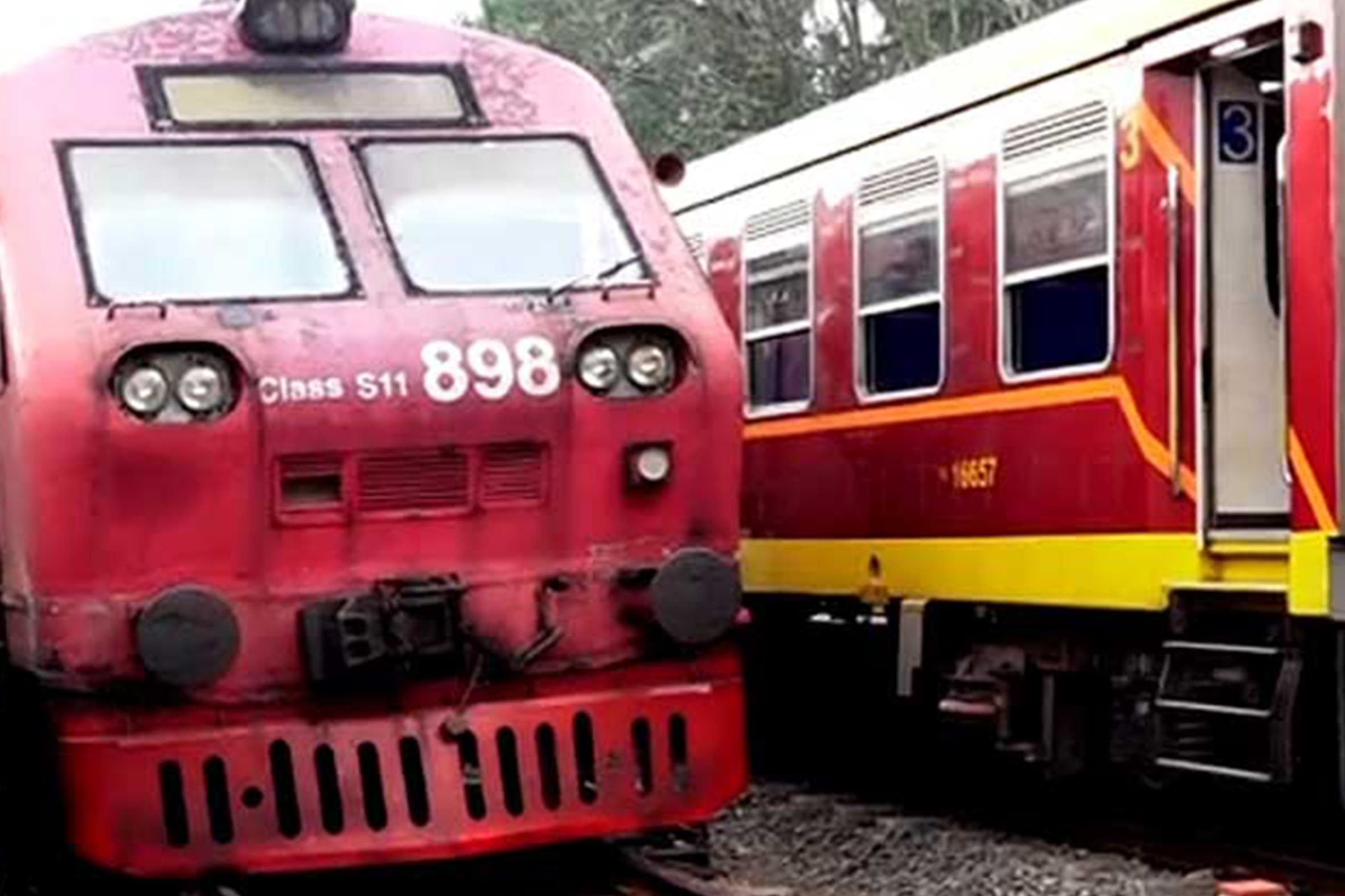 நள்ளிரவு முதல் புகையிரத வேலைநிறுத்தம்