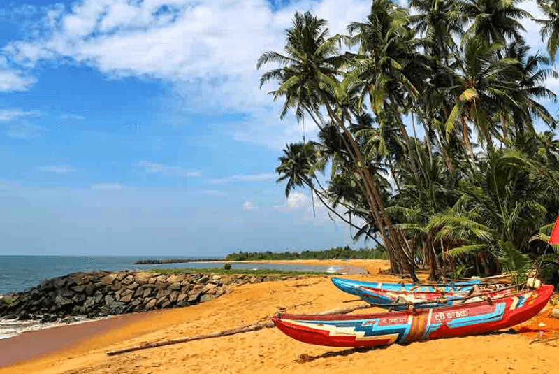 கட்டுகுருந்த கடற்கரையில் சந்தேகத்திற்கிடமான பார்சல்!