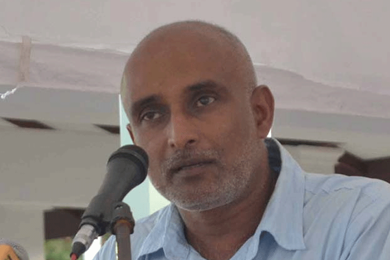 தொற்று நோயிலிருந்து மீள, மக்களுக்கு நிவாரணம் வழங்கி நாட்டை முழுமையாக முடக்க வேண்டும்! சேனாதீர குணதிலக