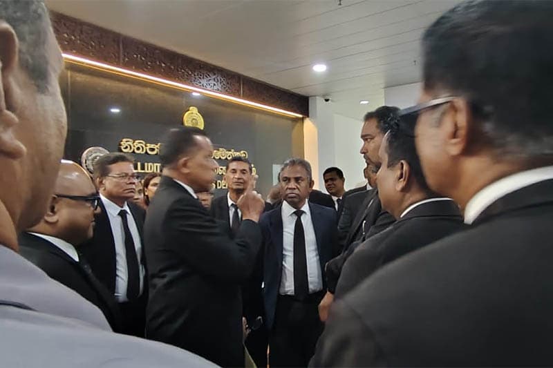 சட்ட மா அதிபருடன் தொடர்ந்து ஒத்துழைப்புடன் செயற்பட அரசாங்கம் தீர்மானம்!