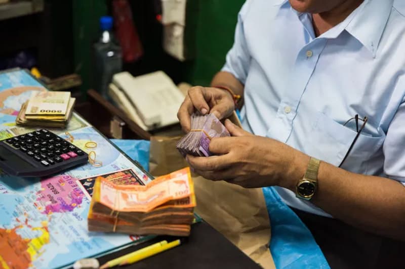 கையிருப்பை இழக்கும் திறைசேரி: மீண்டும் ஒரு கொடூரமான பொருளாதார நெருக்கடியின் விளிம்பில் இலங்கை!