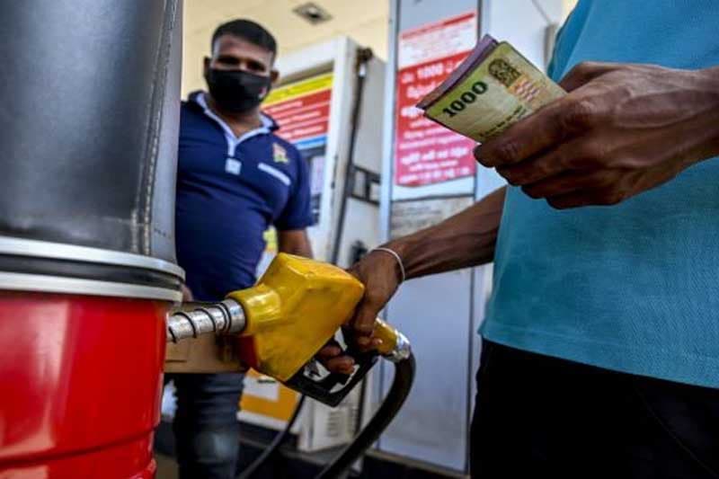 இலங்கையில் செப்டெம்பர் வரை எரிபொருள் விலை ‘freeze’; மானியங்கள் முடிந்தாலும் கட்டுப்பாட்டு விலை மாறாததன் இரகசியம் இதோ!