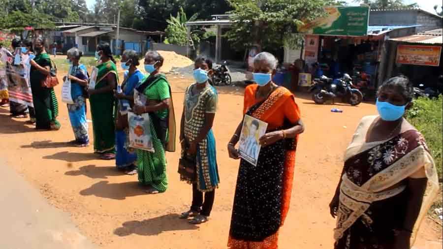 கிளிநொச்சியில் காணாமல் ஆக்கப்பட்டோரின் உறவுகள் ஆர்ப்பாட்டம்!
