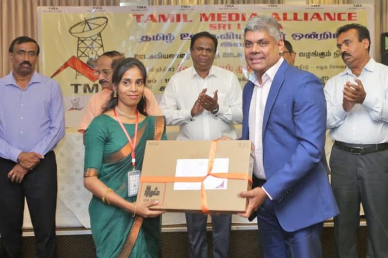 ஊடகவியலாளர்கள் 90 பேருக்கு ரூ. 1.5 கோடி பெறுமதியான உபகரணங்கள் வழங்கி வைப்பு!