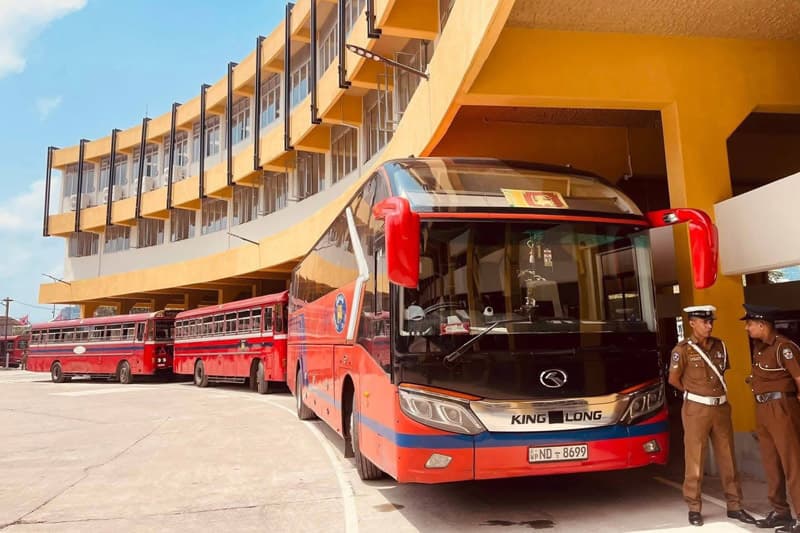 புறக்கோட்டை பஸ் நிலையத்தில் கடும் நடவடிக்கை: வெற்றிலை எச்சில் துப்பி, சிறுநீர் கழித்த 1,029 பேருக்கு தண்டனை!