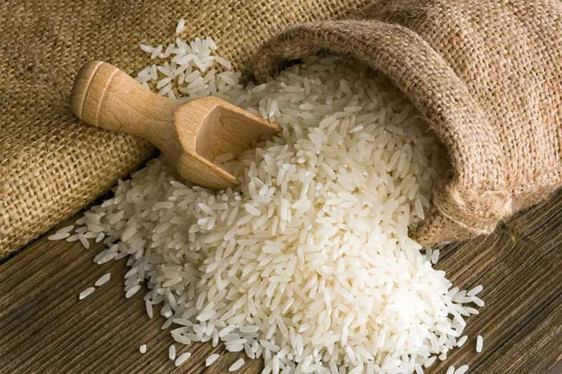 மக்களைப் புறந்தள்ளிவிட்டு கால்நடைகளுக்குச் செல்லும் அரசி