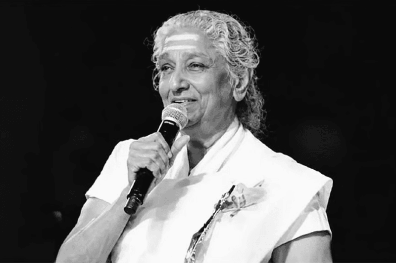 முழு அரசு மரியாதையுடன் பாடகி எஸ்.ஜானகியின் உடலை அடக்கம் செய்வதாக கர்நாடக அரசு அறிவிப்பு!