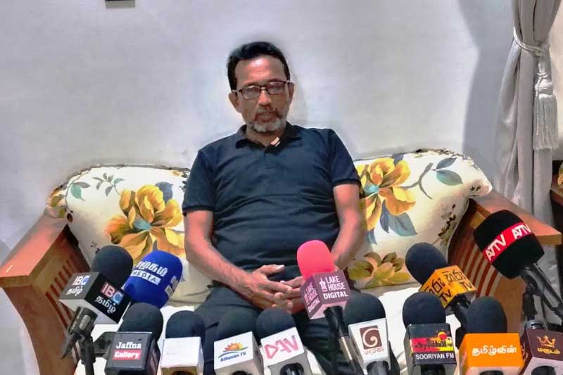 'ஹக்கீமும் ரிஷாட்டும் முஸ்லிம்களின் காணி அதிகாரங்களை தமிழ்க் கட்சிகளிடம் அடகு வைக்கின்றனர்!'