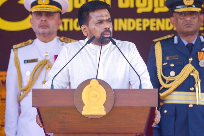 'பேச்சு பல்லக்கிலே... பயணம் கால்நடையிலே!'