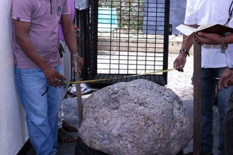 உலகின் மிகப்பெரிய நட்சத்திர நீல மாணிக்கக் கற்களின் திரட்சி கஹவத்தயில் கண்டுபிடிப்பு!