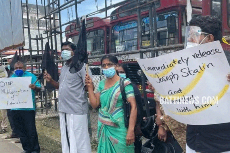 ஆசிரியர் சங்கத்தின் பொதுச் செயலாளர் உள்ளிட்டவர்களை விடுதலை செய்யக்கோரி யாழில் போராட்டம்!