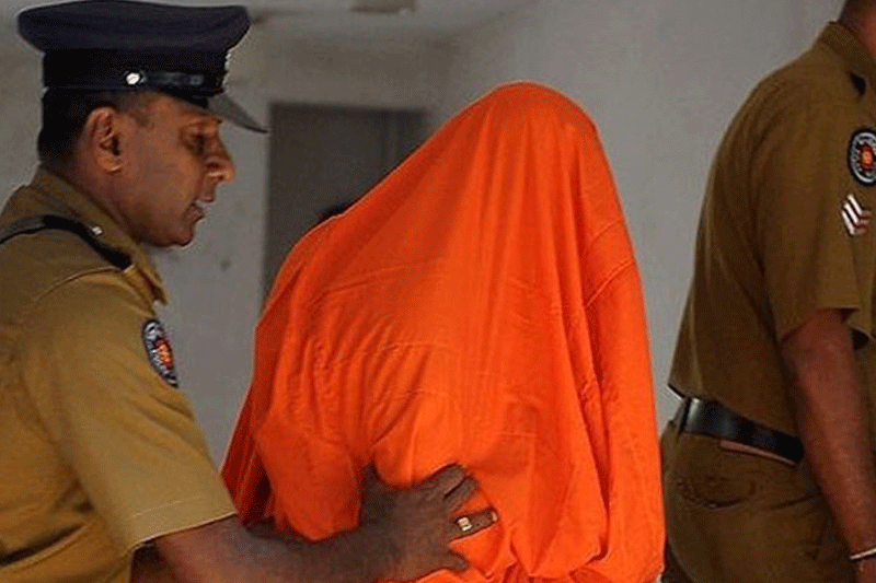 வவுனியாவில் புதையல் தோண்டிய இரு பிக்குகள் உட்பட 11 பேர் கைது!
