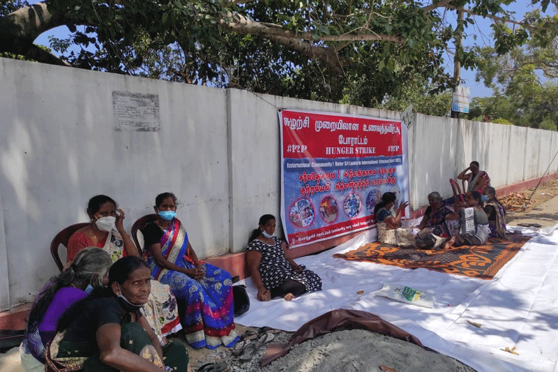 சுடு வெயிலிலும் மட்டக்களப்பில் 11வது நாளாக சுழற்சிமுறையிலான உண்ணாவிரதம் தொடர்கிறது!