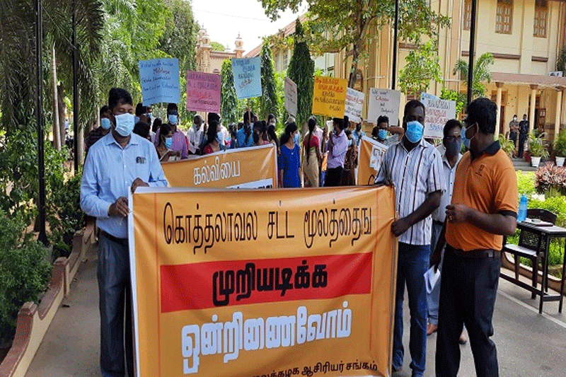 கொத்தலாவல சட்ட மூலத்திற்கு எதிராக யாழ். பல்கலைக்கழகத்தில் கவனயீர்ப்புப் போராட்டம்!