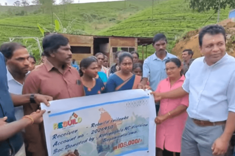 தங்கள் ஒரு நாள் சம்பளத்தை 'Rebuilding' நிதியத்துக்கு வழங்கிய தோட்டத் தொழிலாளர்கள்!