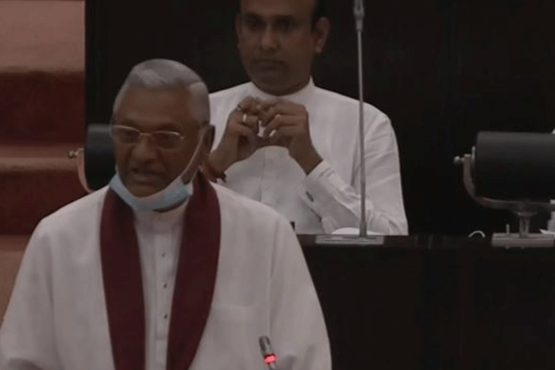 நாடாளுமன்றத்தில் பொன்சேகாவை கழுதை என்று கூறிய சமல் ராஜபக்ச!