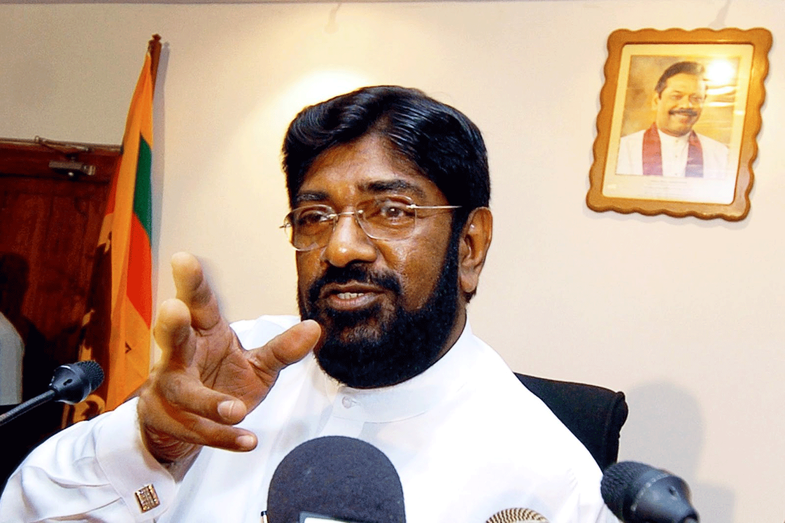 இலங்கைக்கு பொருளாதார தடை விதிக்க முடியாது! கெஹெலிய