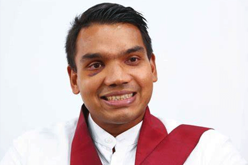 நாடு பஞ்சத்தில்! நாமல் டோக்கியோவில்!