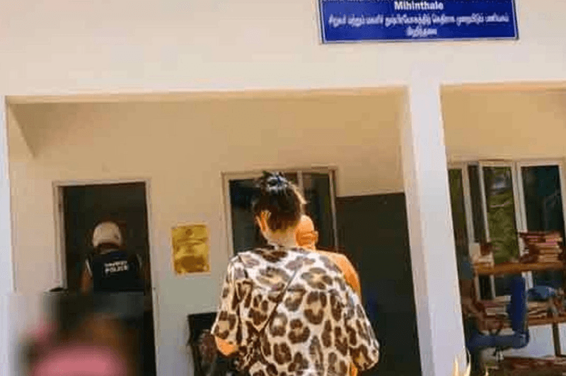 மிஹிந்தலையில் ஜெர்மனியப் பெண்ணுக்குப் பாலியல் தொல்லை: தொல்பொருள் ஊழியர் கைது!