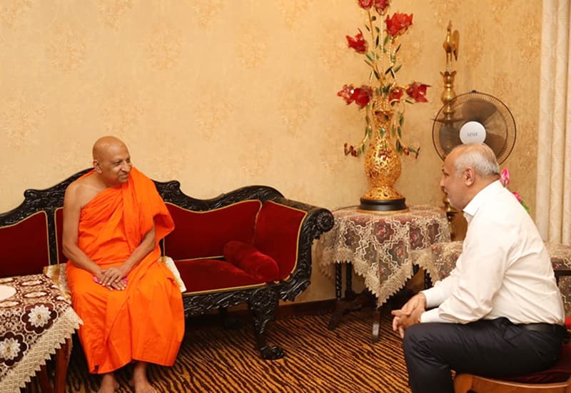 தன்மீதான குற்றச்சாட்டுகள் தொடர்பில் ரவூப் ஹக்கீம் மல்வத்து பீடாதிபதியிடம் விளக்கம்