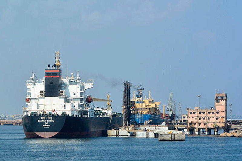 இந்தியாவின் கிழக்கு கடற்கரையில் போர்த்துகீசிய கப்பலில் இருந்து எண்ணெய்க் கசிவு!