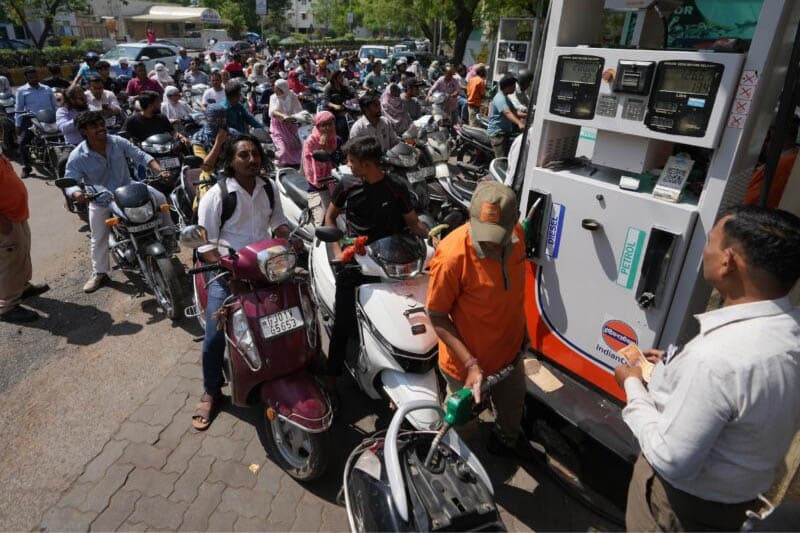 உலகளாவிய எரிபொருள் நெருக்கடி தீவிரம்; பல நாடுகள் கடும் நடவடிக்கை!