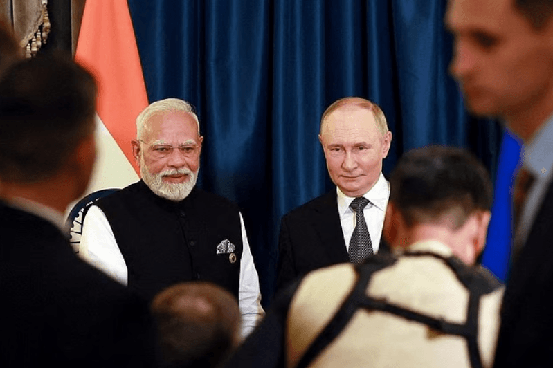 ரஷ்யாவிடம் எரிபொருள் கொள்வனவு செய்ய இந்தியாவுக்கு 30 நாட்கள் தளர்வு!