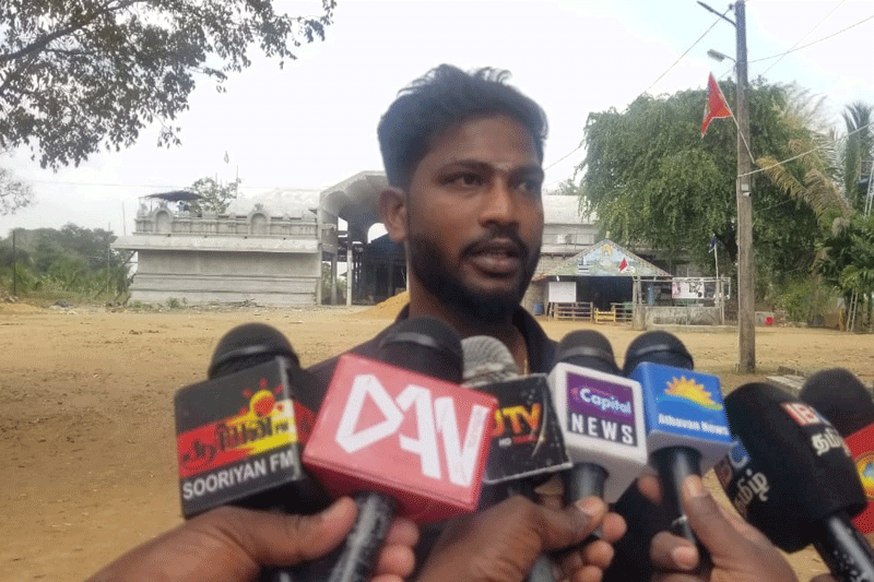 ஆலயத்தில் அகழ்வாராய்ச்சியை மேற்கொள்வதற்கு எதிராக உருத்திரபுரீசுவர் பொதுமக்களால் இரண்டாம் நாளாக கவணயீர்ப்பு போராட்டம்! photos