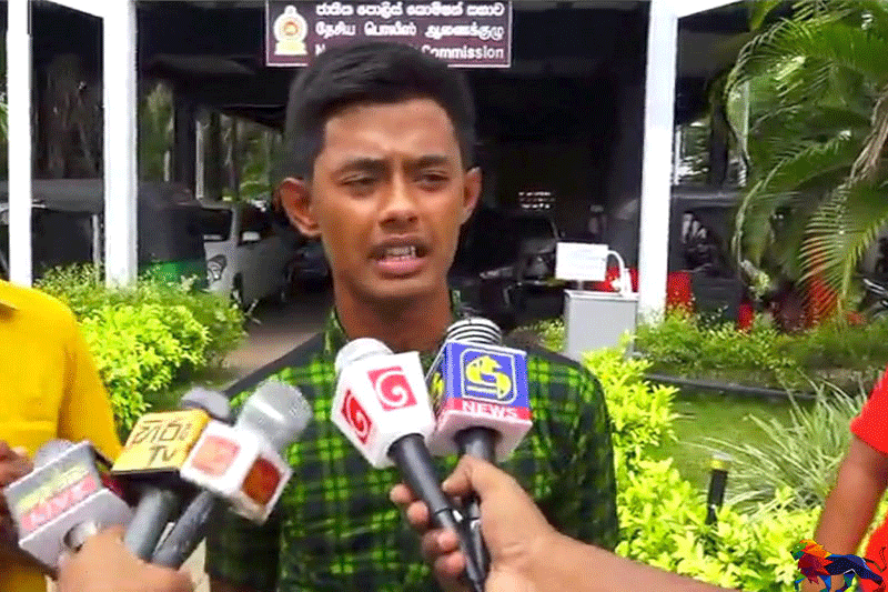 கருப்பு வேனில் ஒரு சிறுவனை பொலிசார் கடத்திச் சென்றுள்ளனர்!