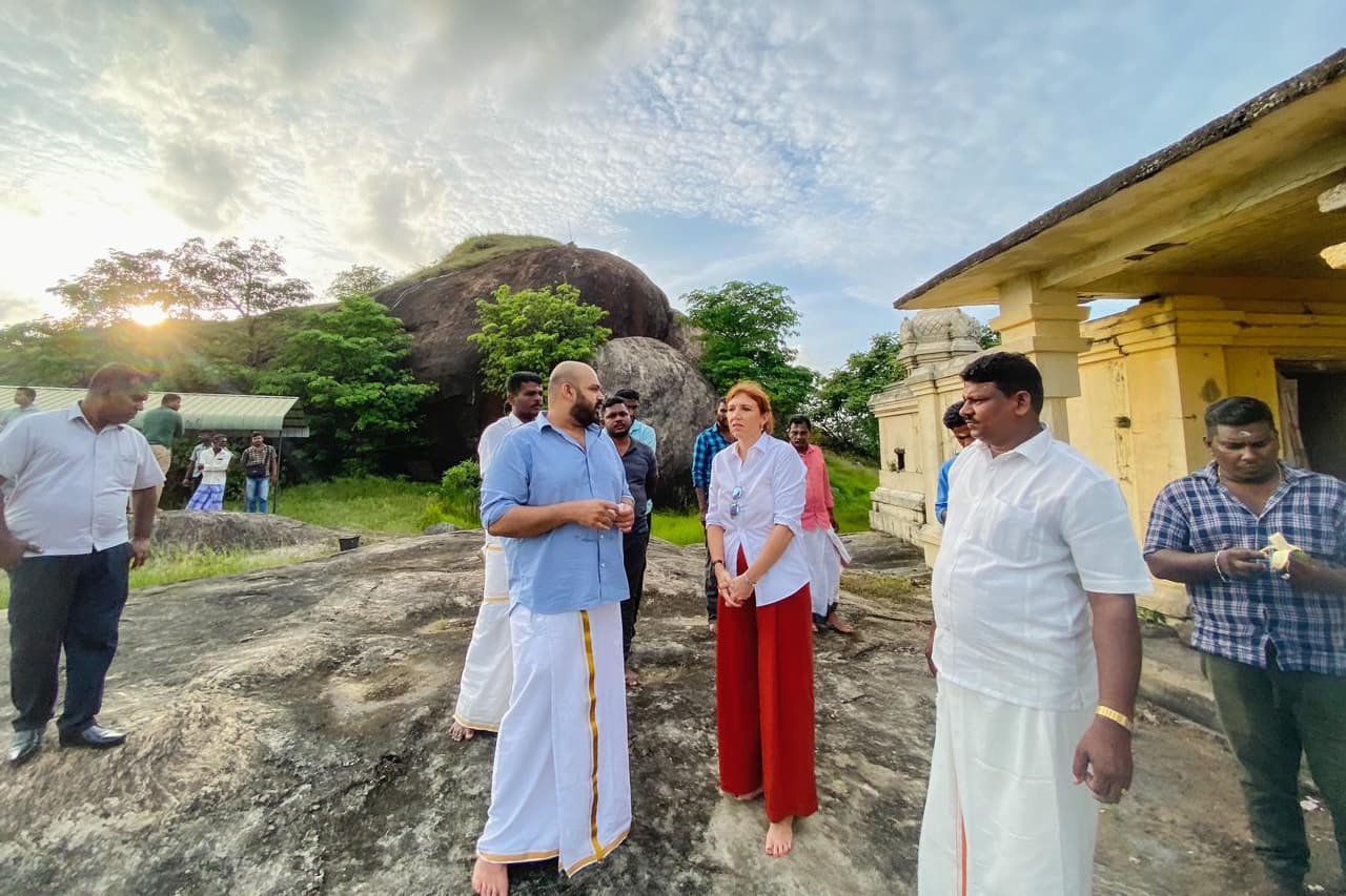 வரலாற்று சிறப்புமிக்க குசனார்மலைக்கு சுவிஸ் தூதுவர் விஜயம்
