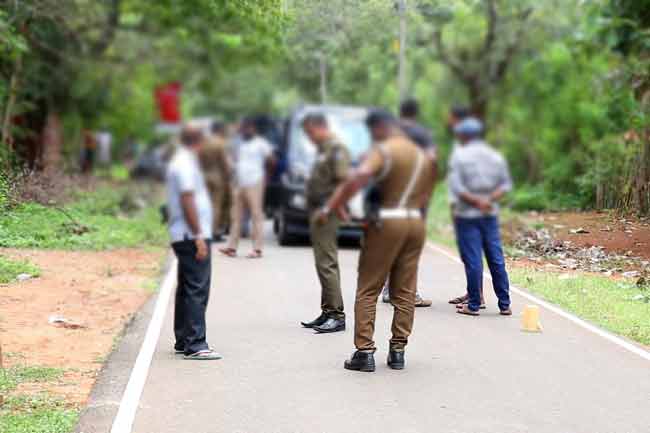 கதிர்காமத்தில் துப்பாக்கிச் சூடு