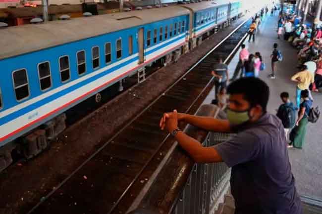 கோட்டை ரயில் நிலையத்திற்கு அருகில் ரயில் தடம்புரள்வு