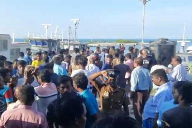 நெடுந்தீவு படுகொலை - மக்கள் ஒன்று கூடியதால் பதற்றம்