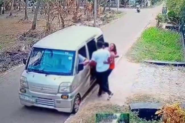 மனைவியை கடத்திய கணவன் பொலிஸில் சரண்!