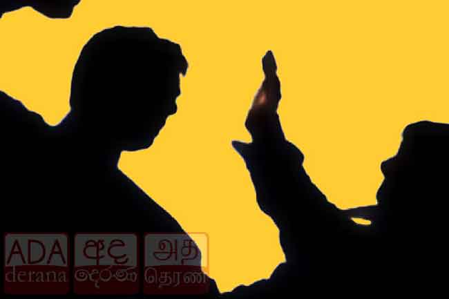 அதிபர், ஆசிரியை மீது தாக்குதல்!