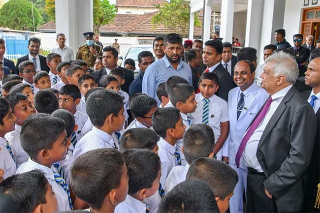அனைத்துத் துறைகளும் நவீனமயமாக்கப்பட்டு நாடு முன்னேற்றப்படும்