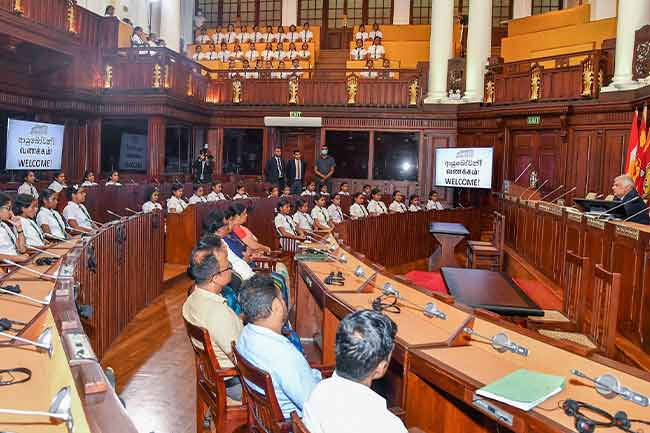 பாடசாலை மாணவர்களுக்காக ஜனாதிபதி அலுவலகத்தை திறந்து வைக்கும் வேலைத்திட்டத்தின் முதற்கட்டம்!