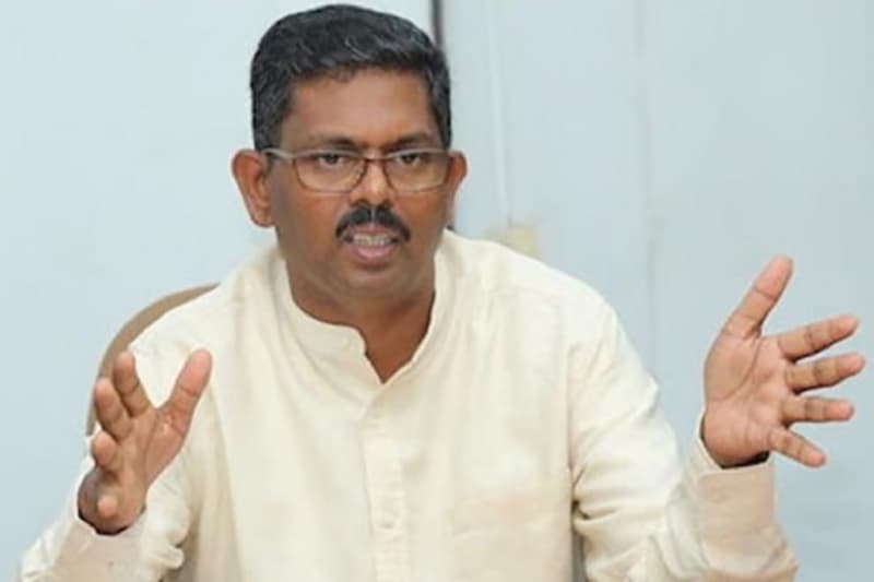 'பொன்னாடையும் வேண்டாம் பூமாலையும் வேண்டாம்'